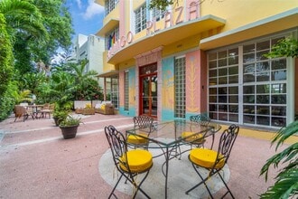 1051 Meridian Ave in Miami Beach, FL - Building Photo - Building Photo