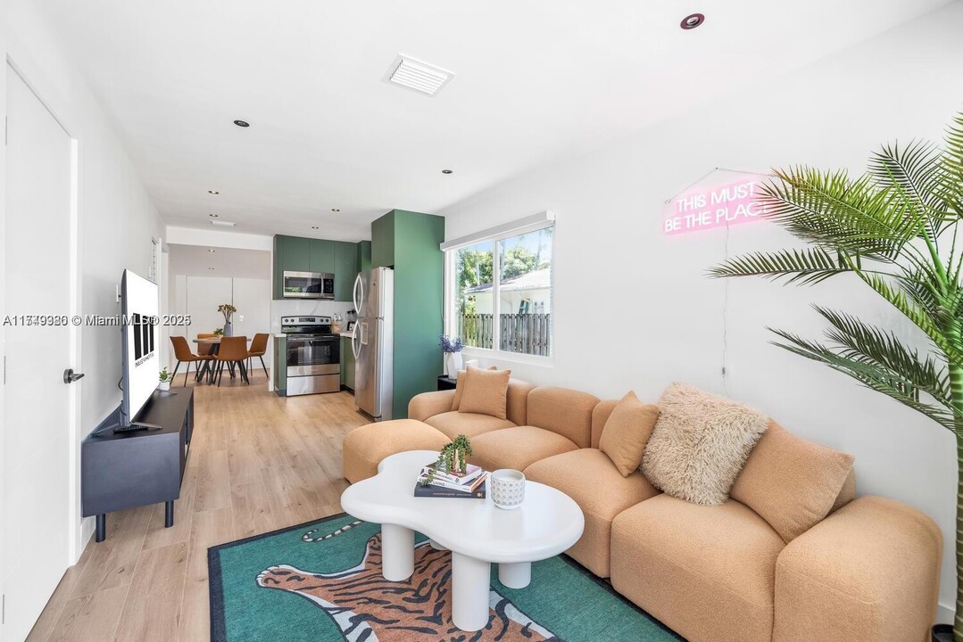 105 SW 4th Ave in Hallandale Beach, FL - Building Photo