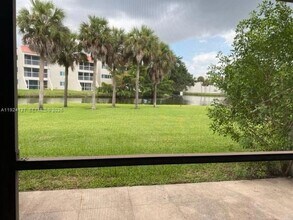 230 Lakeview Dr, Unit 107 in Weston, FL - Foto de edificio - Building Photo