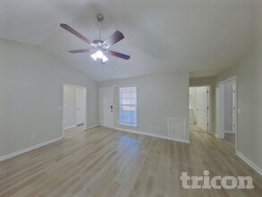 222 Whistle Way in Locust Grove, GA - Foto de edificio - Building Photo