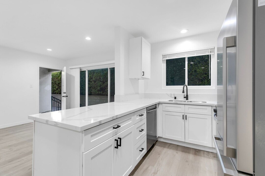 1138 Cardiff Ave in Los Angeles, CA - Foto de edificio