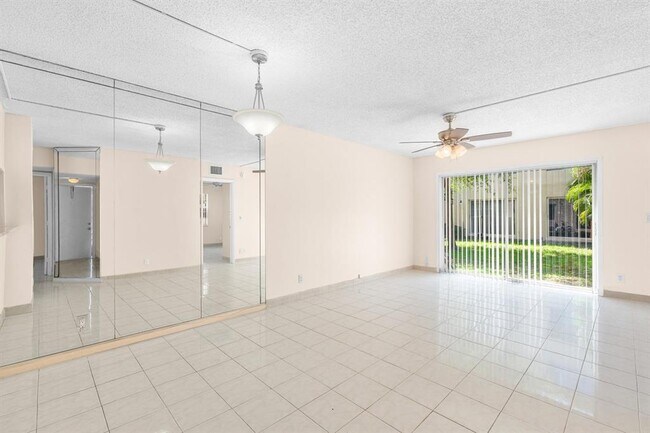 3230 NW 102nd Ter, Unit 108-F in Coral Springs, FL - Foto de edificio - Building Photo