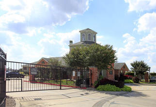 Reserve at Tranquility Lake in Pearland, TX - Foto de edificio - Building Photo