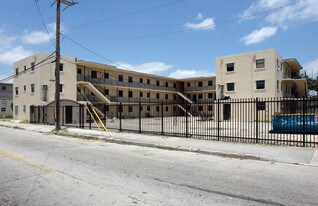 365 NW 8th St in Miami, FL - Building Photo