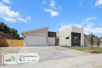 2856 River Dr in Redding, CA - Building Photo - Building Photo