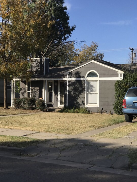 2708 24th St in Lubbock, TX - Building Photo