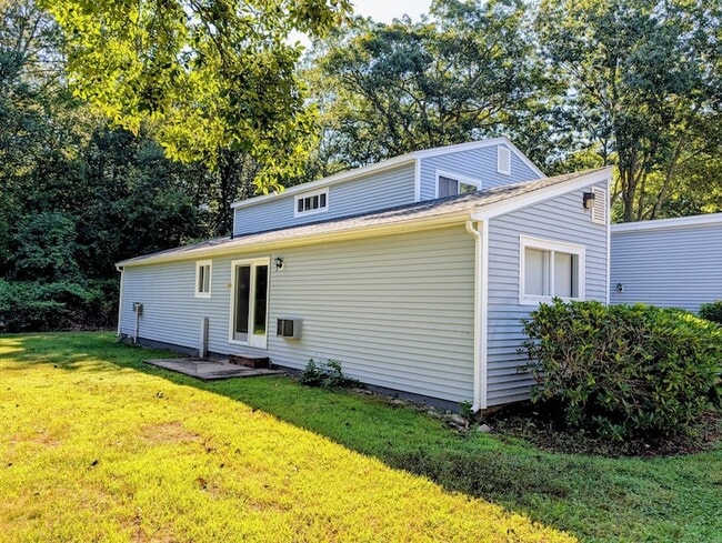 15 Kent Ct in Ashford, CT - Building Photo - Building Photo