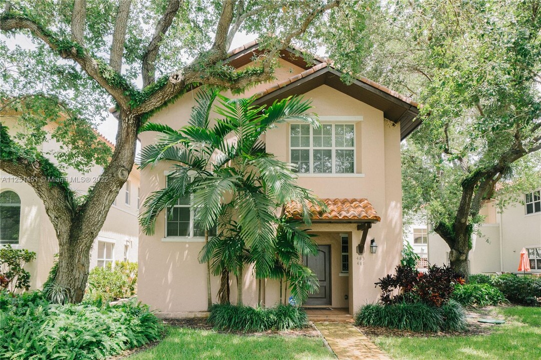 483 Menendez Ave in Miami, FL - Foto de edificio