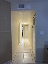 4710 NW 102nd Ave in Doral, FL - Foto de edificio - Building Photo