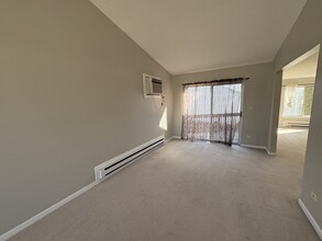 669 Quail Creek Dr in Grayslake, IL - Building Photo - Building Photo