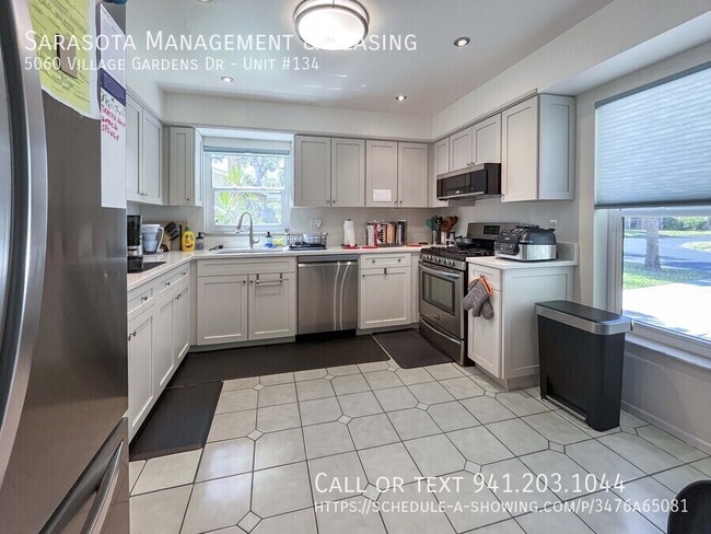 5060 Village Garden Dr in Sarasota, FL - Building Photo - Building Photo