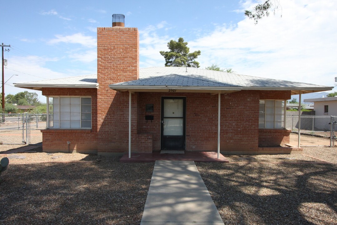 2501 E Hampton St in Tucson, AZ - Building Photo