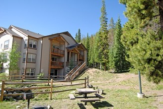 Pinewood Village in Breckenridge, CO - Building Photo - Building Photo