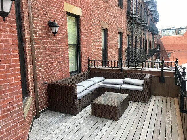 209 Newbury St, Unit 2