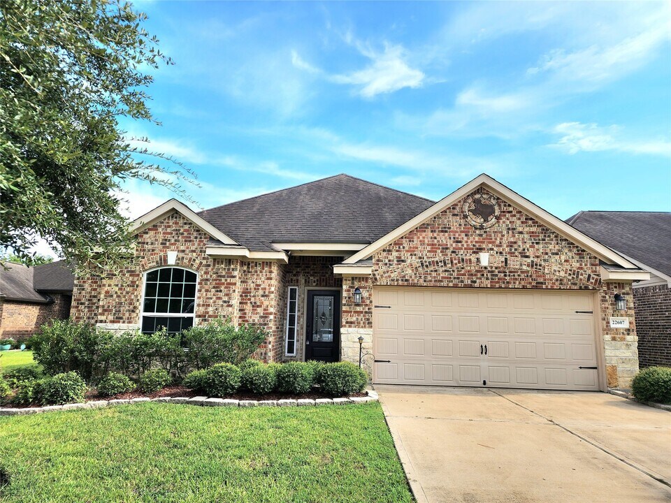 22607 August Crow Dr in Hockley, TX - Building Photo