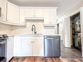 6148 Bowness Rd NW in Calgary, AB - Building Photo - Building Photo