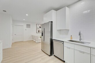 9201 N Milwaukee Ave in Niles, IL - Building Photo - Building Photo