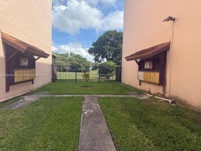 515 W Park Dr in Miami, FL - Building Photo - Building Photo