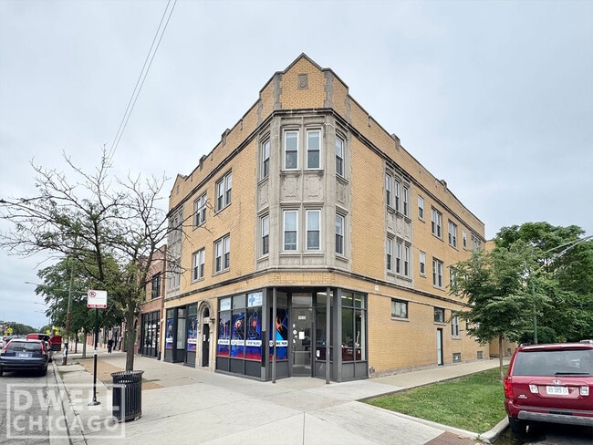 3531 W Fullerton Ave, Unit 3