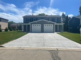 3301 W Alvina Ave, Unit 3303 in Greenfield, WI - Building Photo