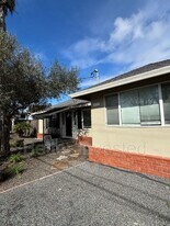 111 Connely Ln in Santa Rosa, CA - Building Photo