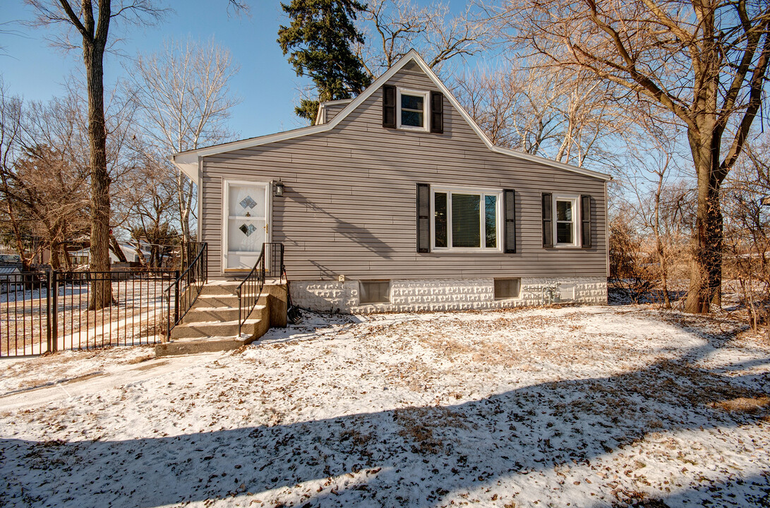 28 S Richmond Ave in Westmont, IL - Foto de edificio