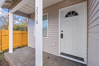 2318 SE 89th Ave in Portland, OR - Building Photo - Building Photo