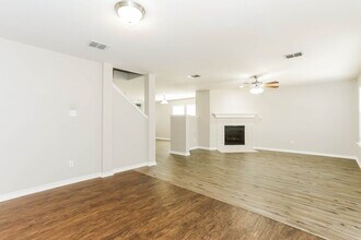7953 Meadow Spring Ln in Fort Worth, TX - Building Photo - Building Photo