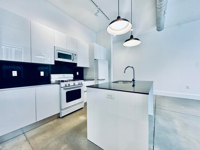 8 Erie St in Jersey City, NJ - Building Photo - Building Photo