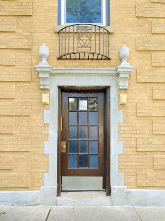 1709 W North Shore Ave in Chicago, IL - Foto de edificio