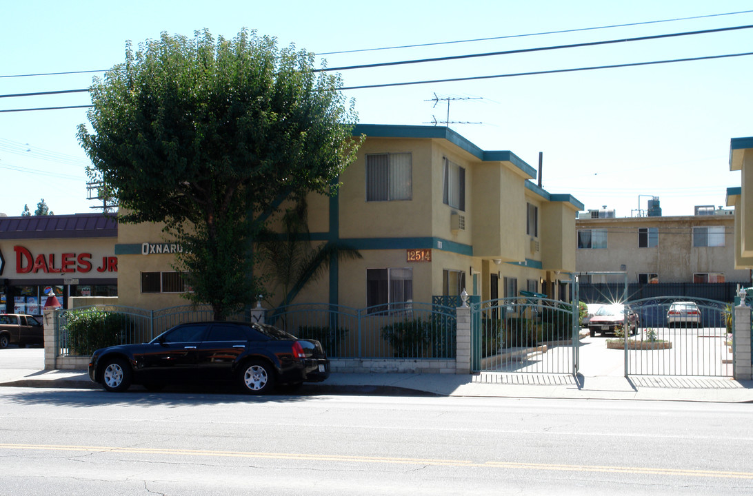 Oxnard Dunes in North Hollywood, CA - Foto de edificio