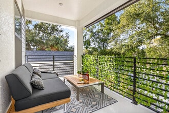 1734 W Cherry St in Tampa, FL - Foto de edificio - Building Photo