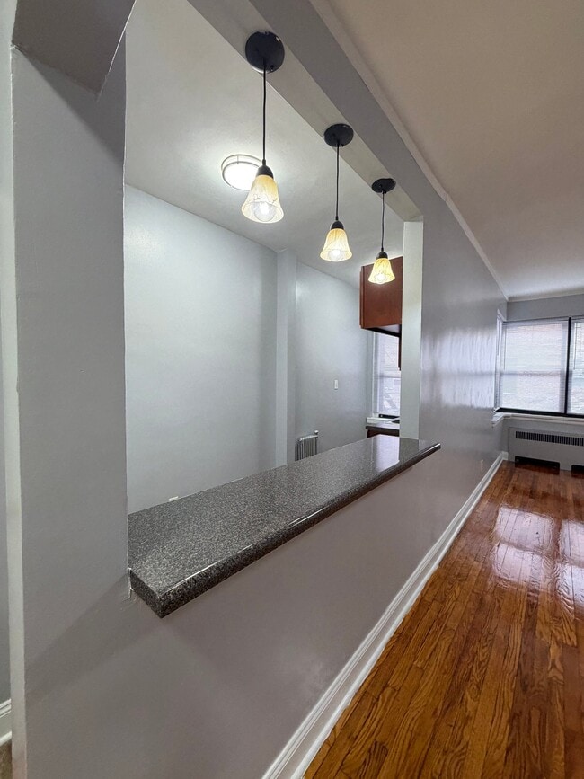 33 S Munn Ave, Unit 2F in East Orange, NJ - Building Photo - Building Photo