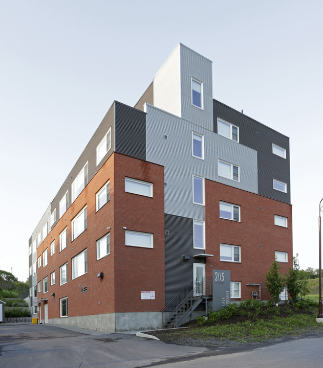 Place Perrault Apartments in Ottawa, ON - Building Photo