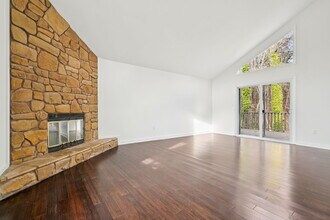 21 Winchester Ct in Durham, NC - Building Photo - Building Photo