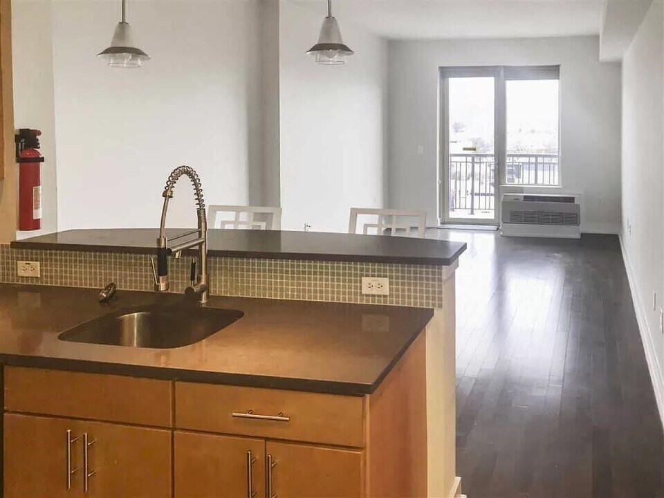 3312 Hudson Ave in Union City, NJ - Building Photo