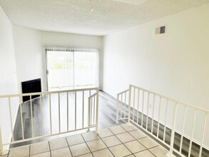 14805 Magnolia Blvd-Unit -205 in Los Angeles, CA - Building Photo - Building Photo