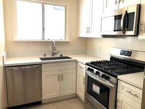 1320 N Martel Ave, Unit 6 in Los Angeles, CA - Foto de edificio - Building Photo