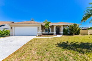 4608 Masefield Pl in Sarasota, FL - Building Photo