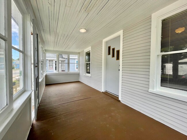 925 Fleming Ave in Muskegon, MI - Foto de edificio - Building Photo