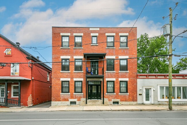 245 Jacques-Cartier Rue N