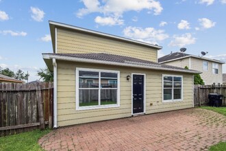 8210 Radial Ct in Rosharon, TX - Building Photo - Building Photo