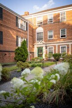 North Moreland Courts Apartments in Shaker Heights, OH - Foto de edificio - Building Photo