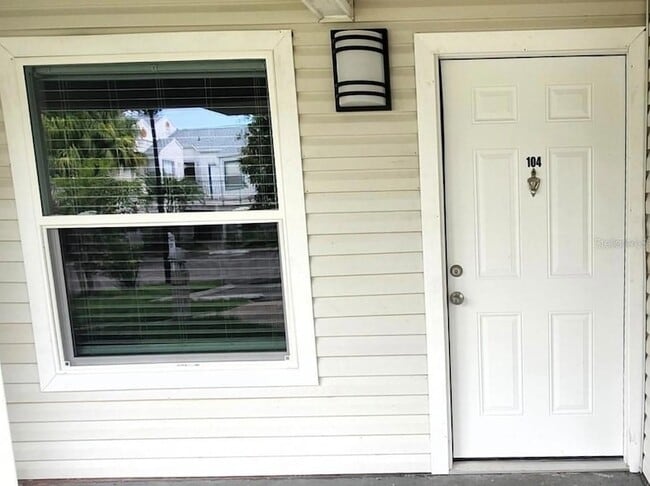 2568 Woodgate Blvd, Unit 104 in Orlando, FL - Foto de edificio - Building Photo