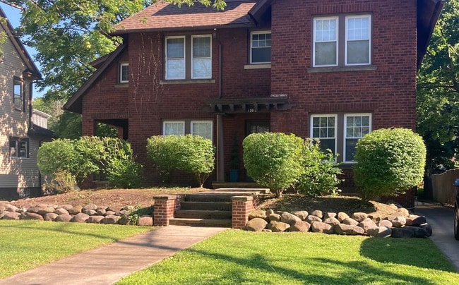 12912 Cedar Rd in Cleveland Heights, OH - Building Photo - Building Photo