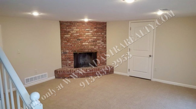 7739 Kessler Ln in Overland Park, KS - Foto de edificio - Building Photo