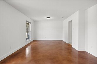 7202 Squirrel Oak Cir in Austin, TX - Building Photo - Building Photo
