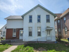 2201 W 2nd St in Davenport, IA - Building Photo