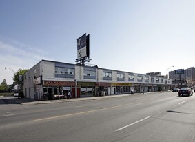 2879-2901 Danforth Ave in Toronto, ON - Building Photo