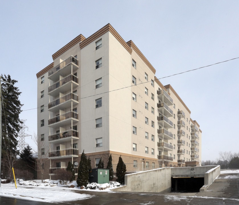 Cedar Creek in Waterloo, ON - Building Photo